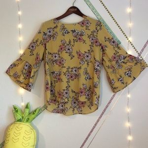 AUW | 🌺 Floral Bell Sleeve Blouse